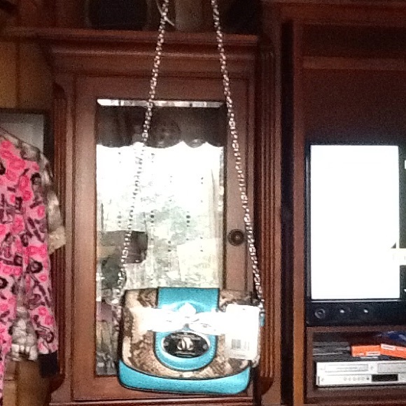 NWT  My FLat In London,leather, chain strap💍💍💍 - Picture 3 of 8